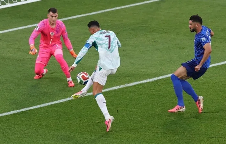 cristiano-ronaldo-la-cau-thu-bong-da-nguoi-nuoc-nao-a-a-a4
