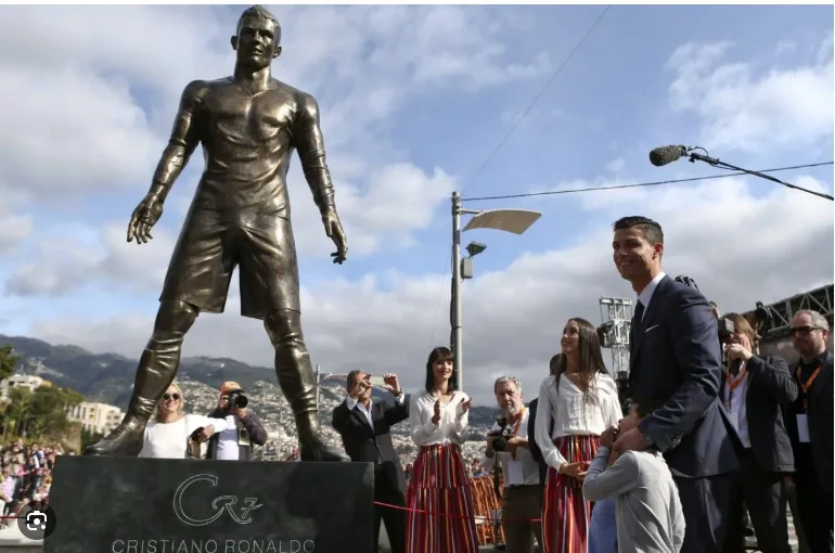 cristiano-ronaldo-la-cau-thu-bong-da-nguoi-nuoc-nao-a-a-aa4